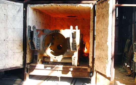 Heat treatment furnace with a large steel part